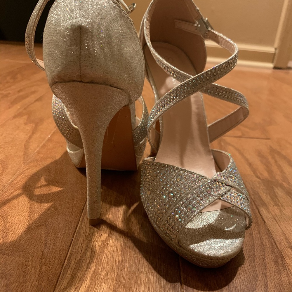 Heels - Picture 3 of 3